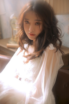 楼上的小女孩